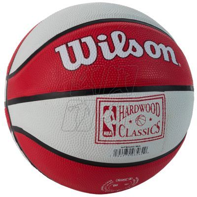 2. Piłka do koszykówki Wilson Team Retro Miami Heat Mini Ball Jr WTB3200XBMIA