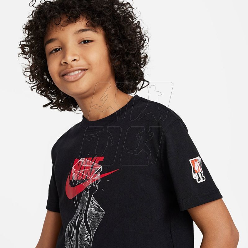 3. Koszulka Nike Sportswear Jr FD3985-010
