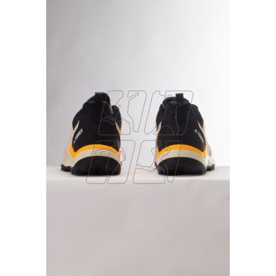 3. Buty adidas Terrex Tracerocker 2 M HR1238