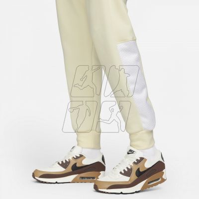 6. Spodnie Nike Air Fleece Joggers M DM5209-113