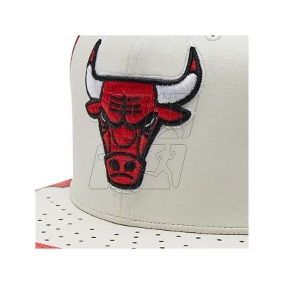 3. Czapka z daszkiem Mitchell &amp; Ness NBA Day One Snapback Bulls 6HSSMM19224-CBUWHRD