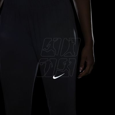 5. Spodnie Nike Therma-FIT Essential W DD6472-010