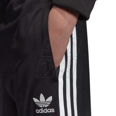 8. Spodnie adidas Superstar Pants Jr DV2879