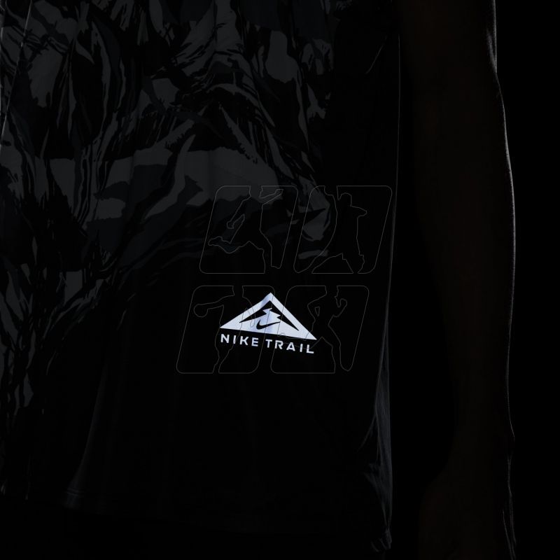 7. Koszulka Nike Dri-FIT Trail Rise 365 M DM4781-010