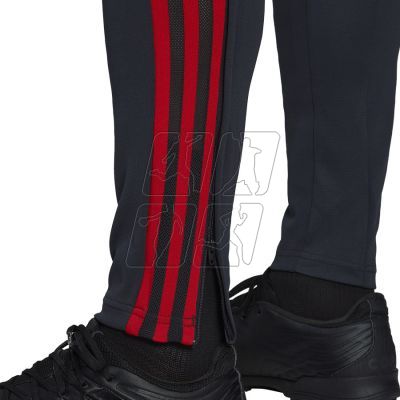 4. Spodnie adidas FC Bayern Training Panty M HG1352