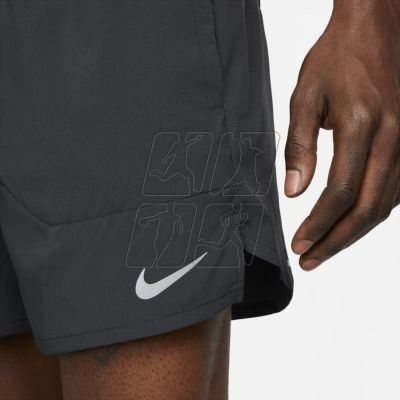3. Spodenki Nike Dri-FIT Stride M DM4755-010