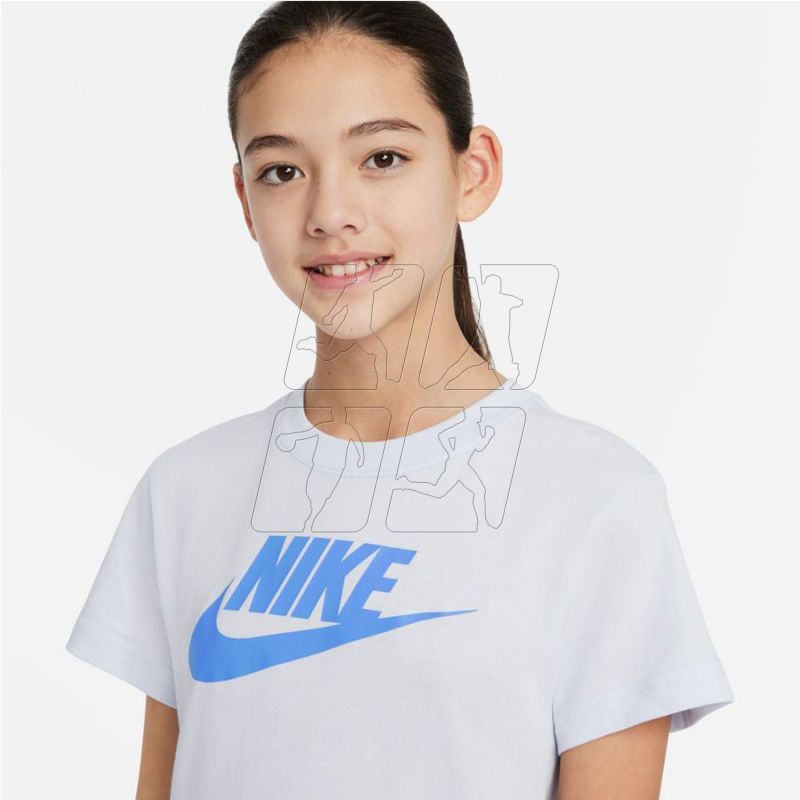 5. Koszulka Nike Sportswear Jr AR5088 086