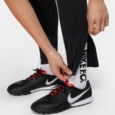 7. Spodnie Nike F.C. Essential M CD0576-010