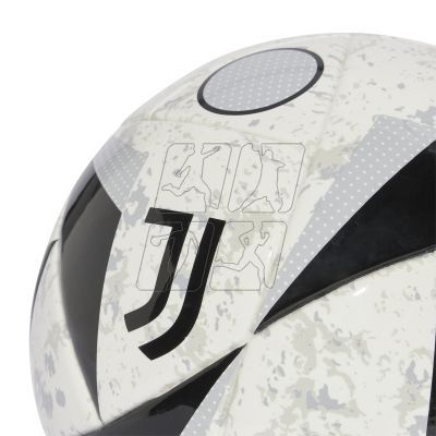 4. Piłka adidas Juventus Turyn Home Mini IX4027