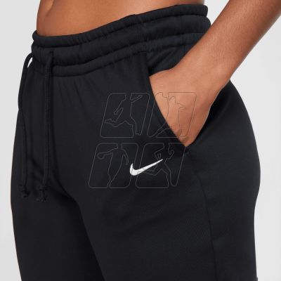 3. Spodnie Nike Therma W CU5529-011