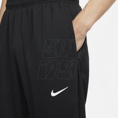 4. Spodnie Nike Dri-FIT Challenger M DD4894-010
