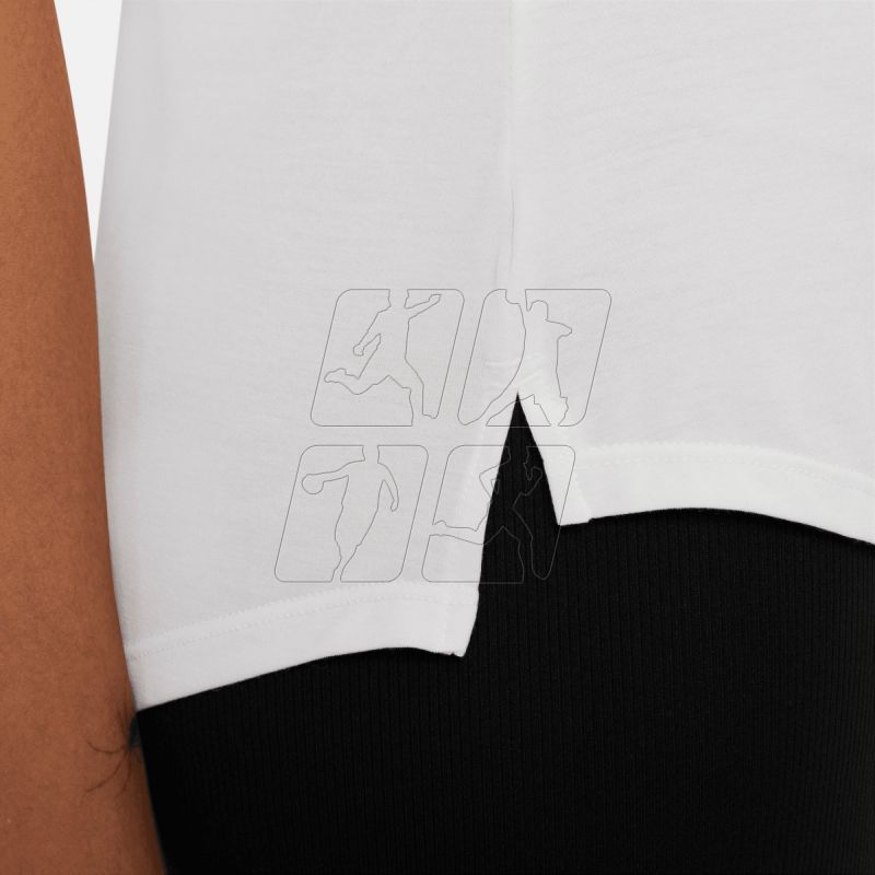 4. Koszulka Nike Dri-FIT UV One Luxe W DD0618-100