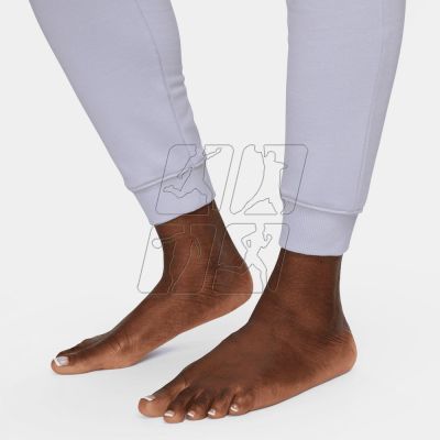 4. Spodnie Nike Yoga Luxe W DN0936-536