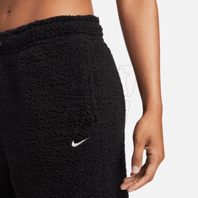 3. Spodnie Nike Therma-FIT W DQ6261-010