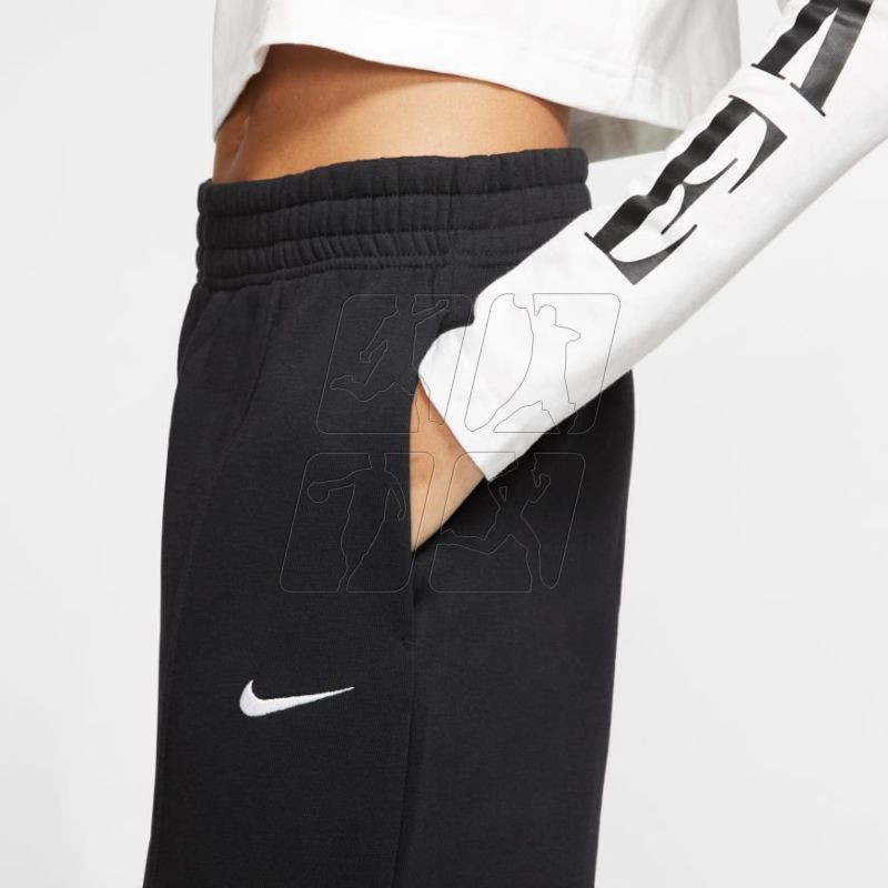 3. Spodnie Nike Sportswear Essential W BV4089-010