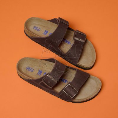 13. Klapki damskie Birkenstock Arizona Soft Footbed Oiled Leather Habana narrow wąskie (0452763)