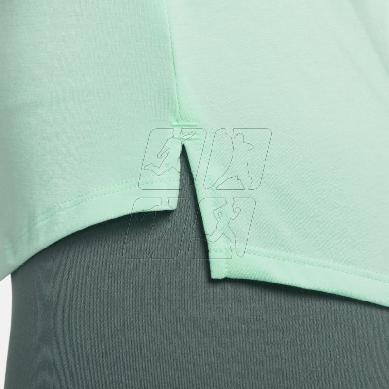 4. Koszulka Nike Dri-FIT UV One Luxe W DD0618-379