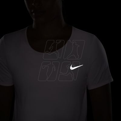 4. Koszulka Nike Dri-FIT Run Division W DD5176-511