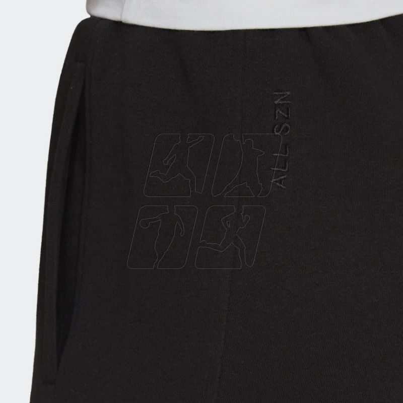 5. Spodenki adidas All Szn Fleece Shorts W HJ7999