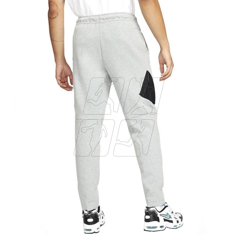 2. Spodnie Nike Sportswear Tech Fleece M DM6453-063