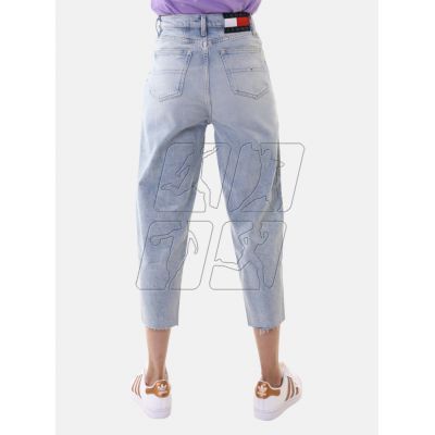 3. Spodnie Tommy Jeans Mom Fit Tapered W DW0DW11561