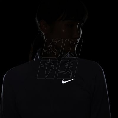 7. Koszulka Nike Therma-FIT Element W DD6799-010