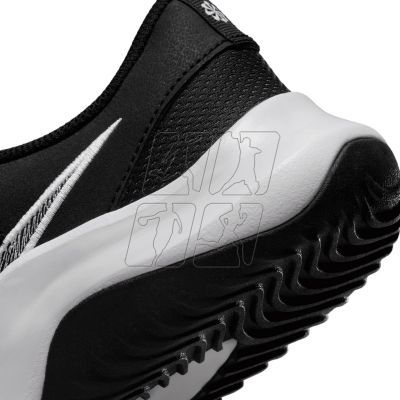 8. Buty Nike Legend Essential 3 Next Nature M DM1120-001